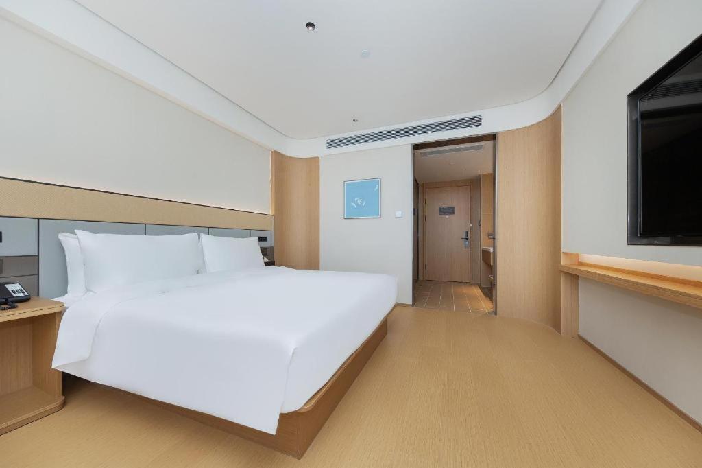 Ji Chongming Executive Center Hotel 3*